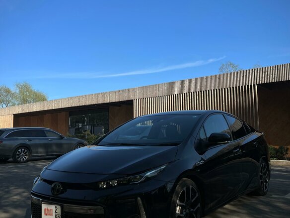 2017 Toyota Prius PHV ZVW52 IV (XW50), чёрный, 2250000 рублей - вид 4