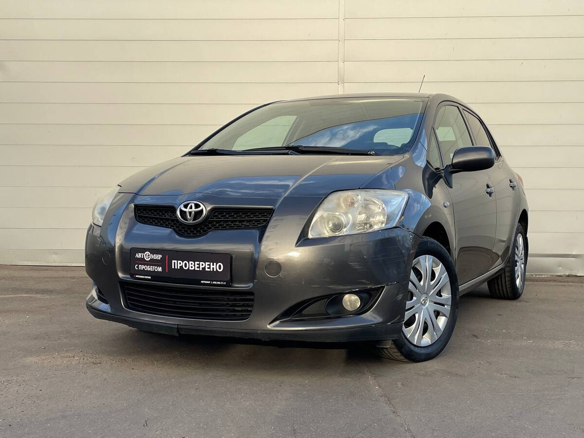 Toyota Auris 2008 спереди
