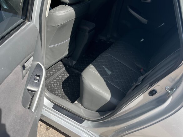 2010 Toyota Prius III (XW30), серебристый, 1050000 рублей - вид 12