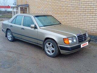 1984 Mercedes-Benz W124 230, золотистый, 580000 рублей, вид 1