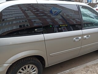 2005 Chrysler Voyager IV Рестайлинг, серебристый, 950000 рублей, вид 1