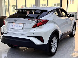 2022 Toyota C-HR I Рестайлинг, белый, 1930000 рублей, вид 4