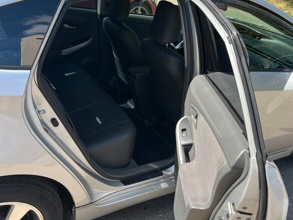 2010 Toyota Prius III (XW30), серебристый, 1050000 рублей - вид 20