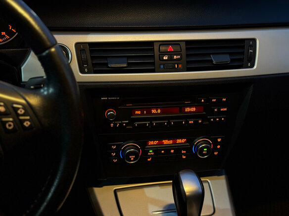 2011 BMW 3 серии 318i V (E90/E91/E92/E93) Рестайлинг, чёрный, 1159000 рублей - вид 17