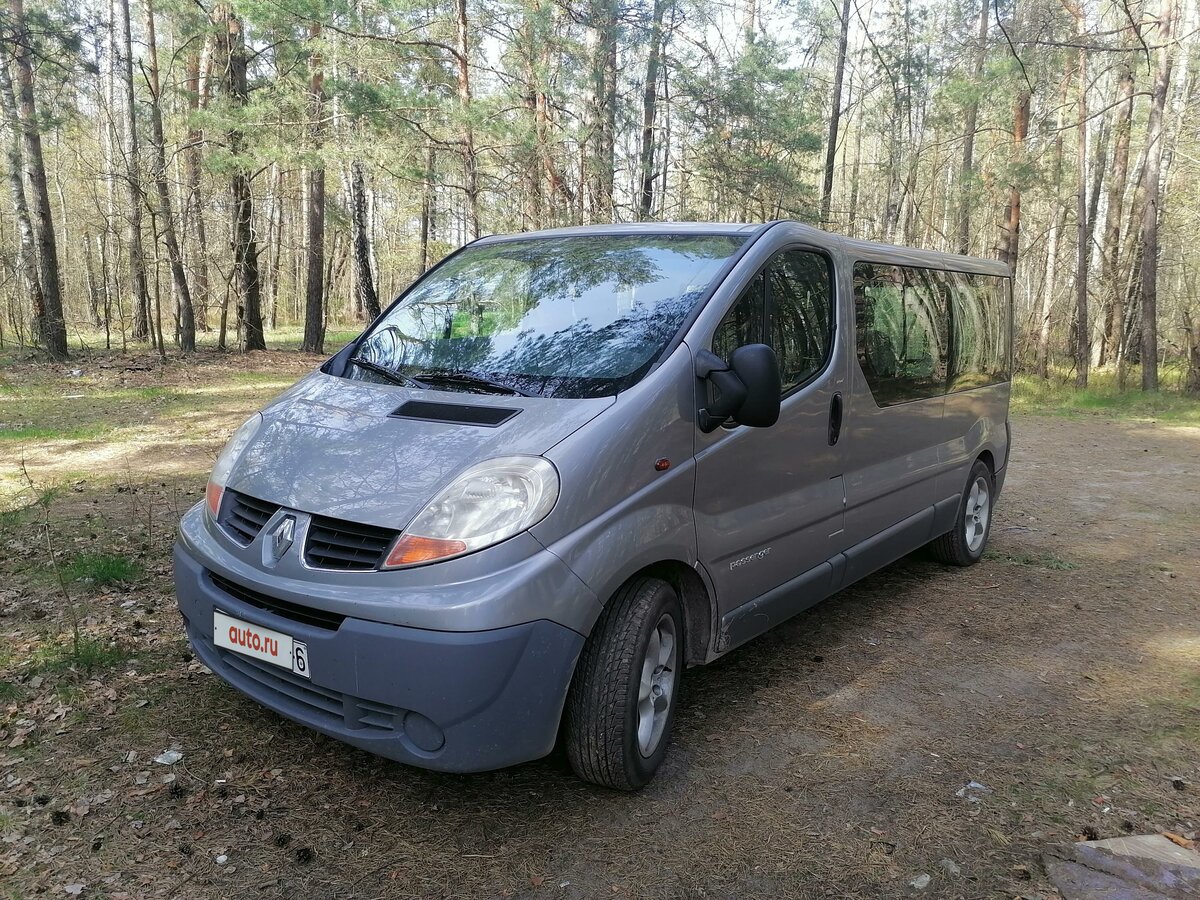 Рено трафик серебристый