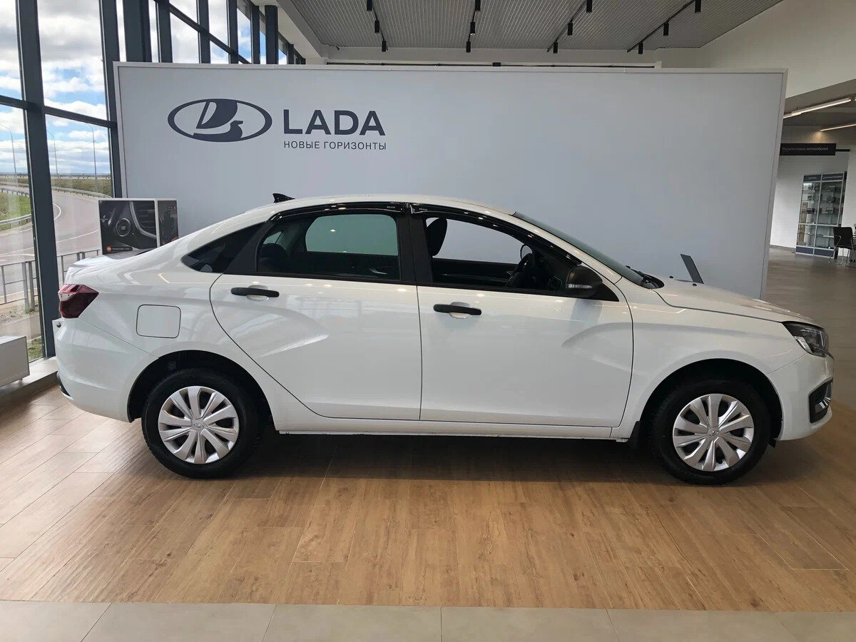 Как выглядит белая лада веста Купить новый Lada (ВАЗ) Vesta I Рестайлинг (NG) 1.6 MT (106 л.с.) бензин механик
