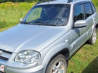 2012 Chevrolet Niva I Рестайлинг, серебристый, 450000 рублей, вид 1