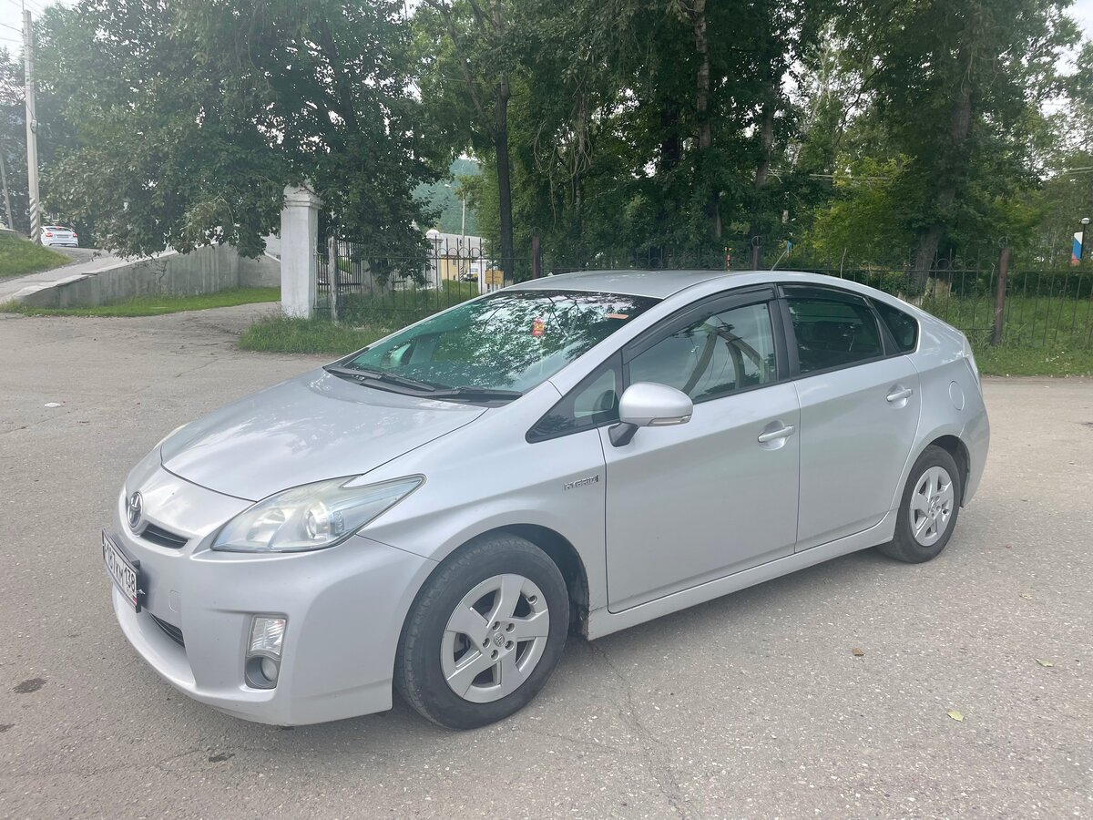 Toyota Prius 2011 III