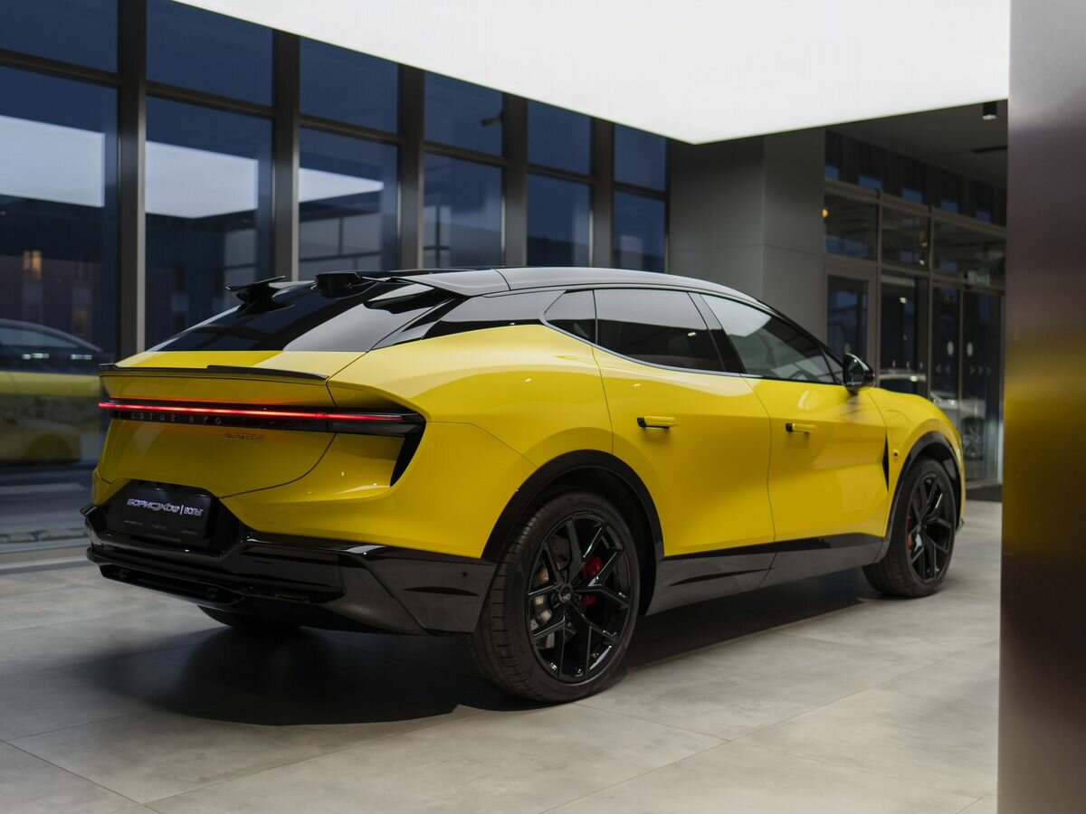 Электрические кроссоверы Lotus Eletre в России: высокая цена на фоне падения доходов