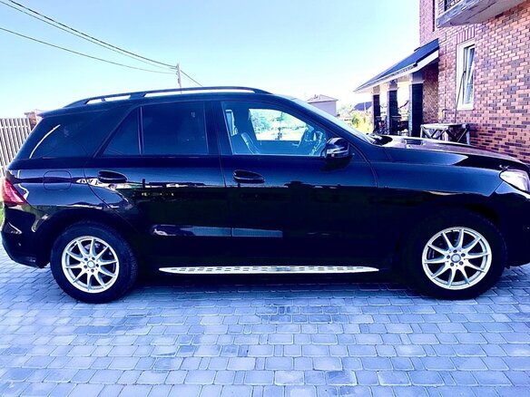 2017 Mercedes-Benz GLE 300 I (W166), чёрный, 3800000 рублей - вид 2