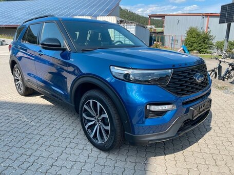  Ford Explorer 2023     3 700 000  -  16    2023   