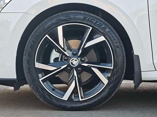 2021 Skoda Octavia IV (A8), белый, 2200000 рублей, вид 3