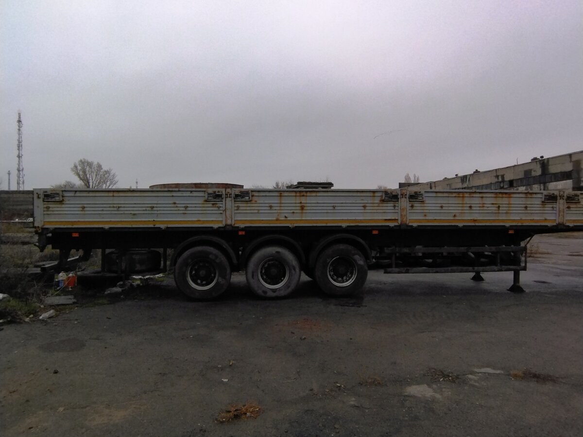 Купить б/у МАЗ Полуприцеп бортовой в Каменоломнях: серый полуприцеп ...