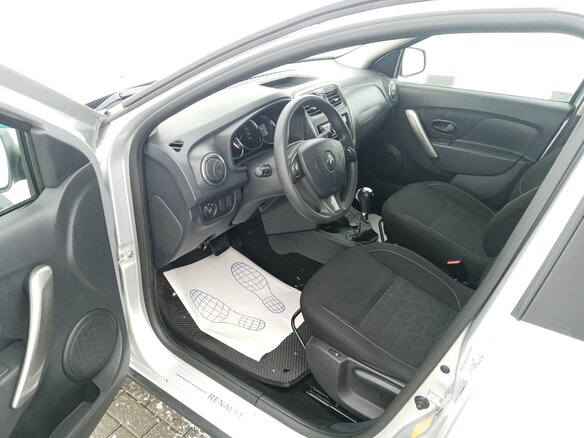 Купить б/у Renault Sandero II Stepway 1.6 AT (102 л.с.) бензин автомат ...