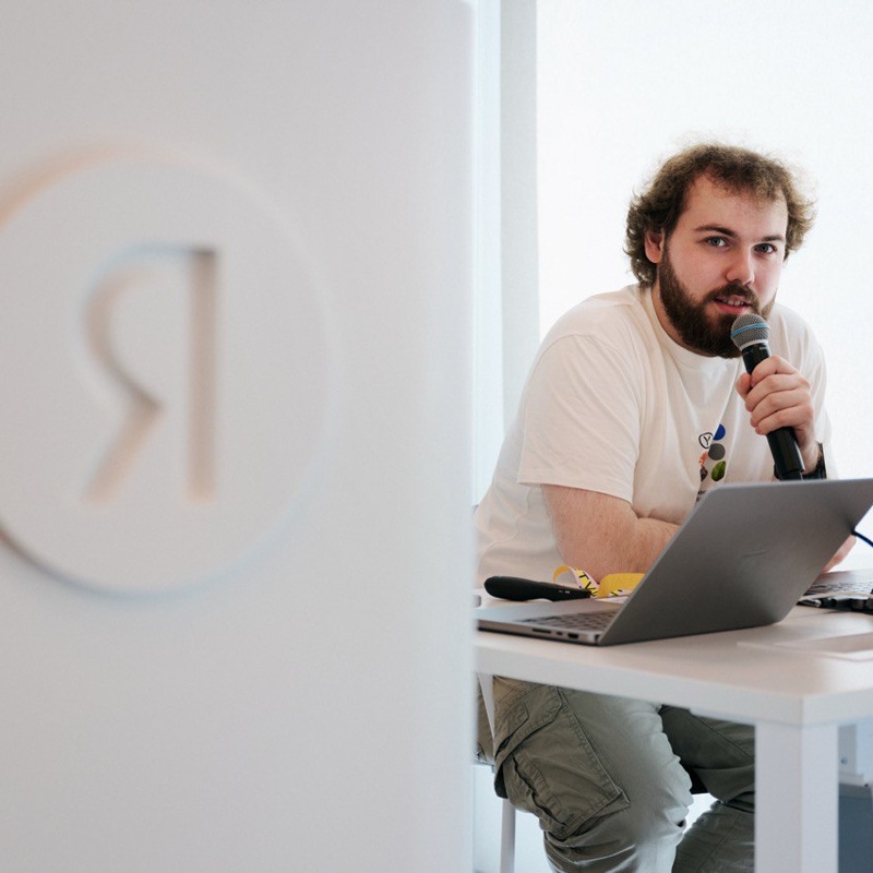 Даниил
Ефимов