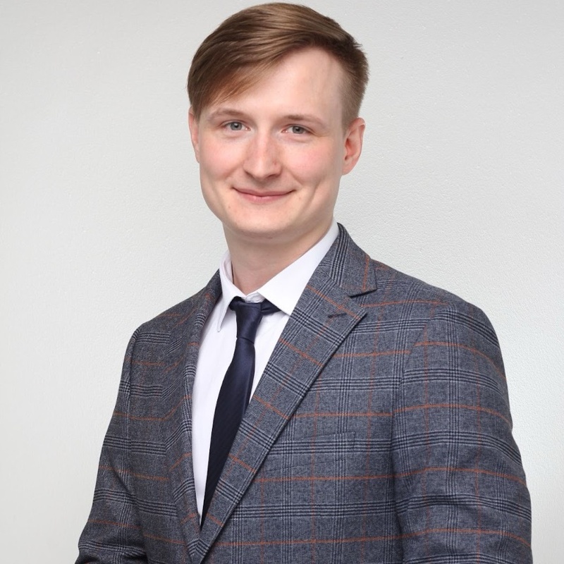 Максим
Николаев