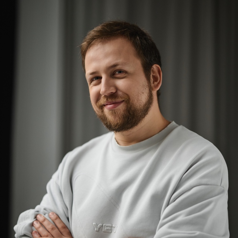 Роман
Левин