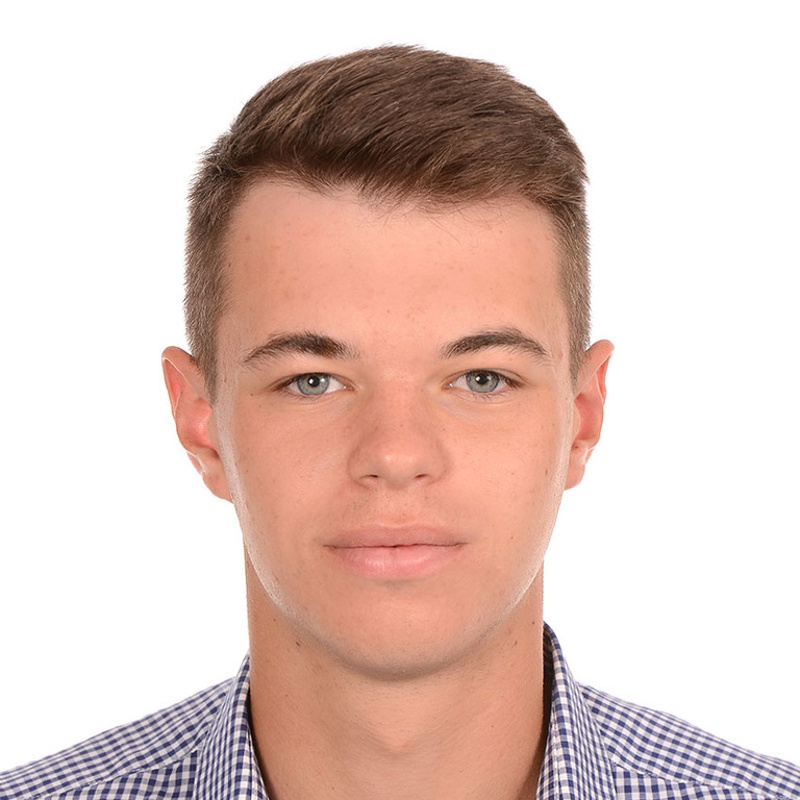 Артём
Ненашев