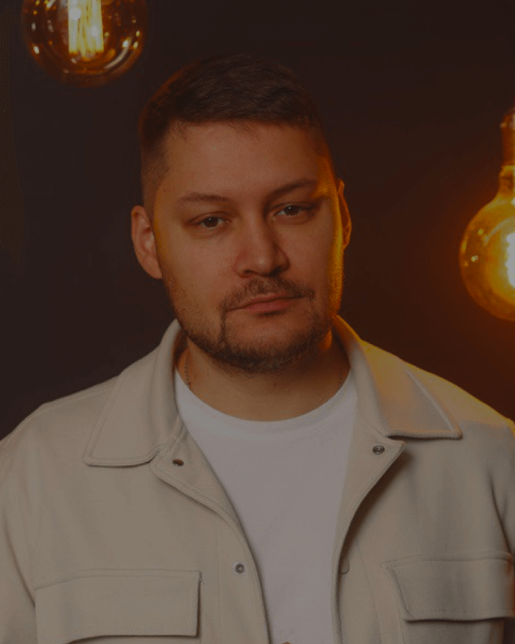 Михаил  
Сурин