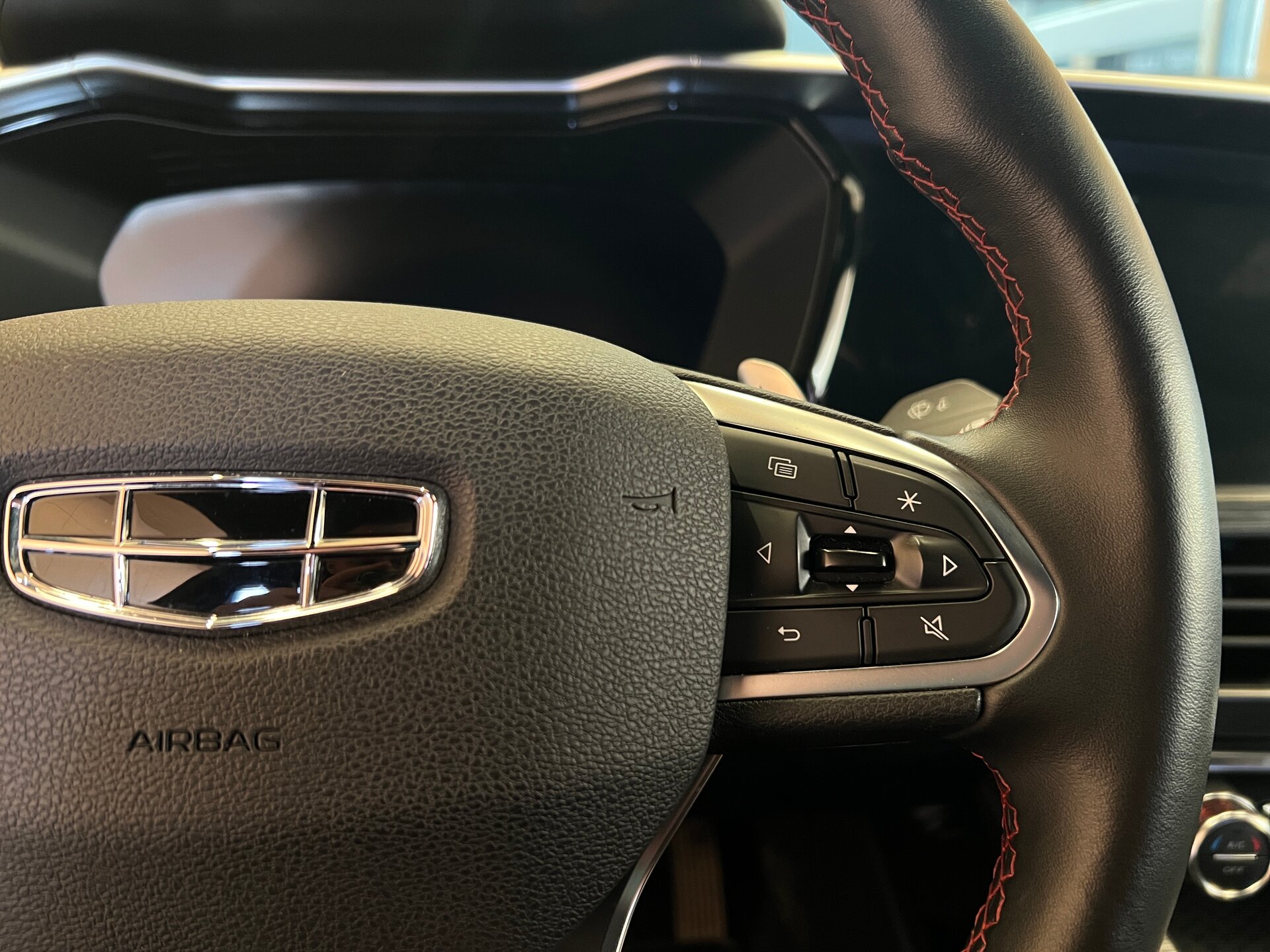 Geely Tugella 2022 18