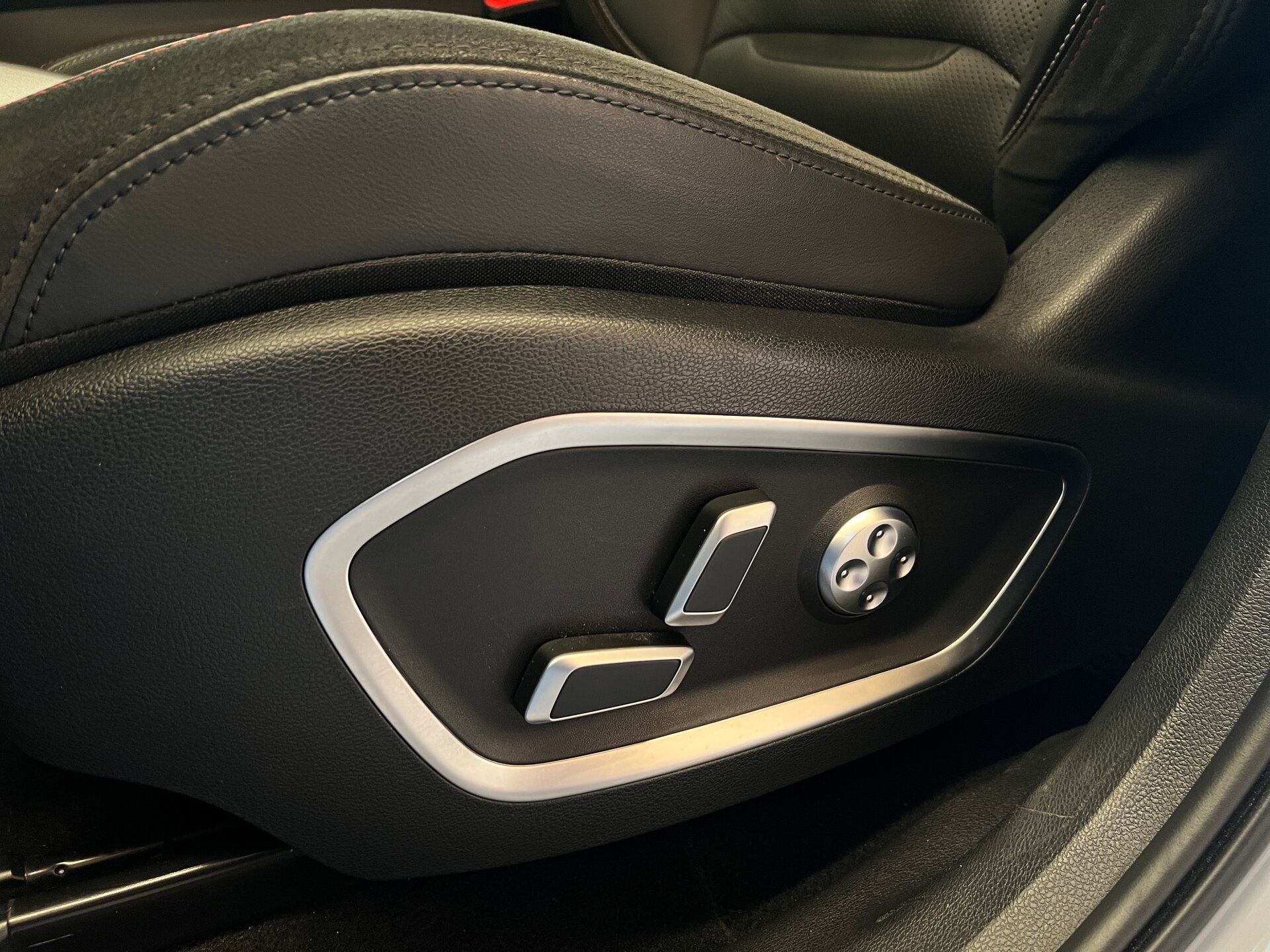 Geely Tugella 2022 11