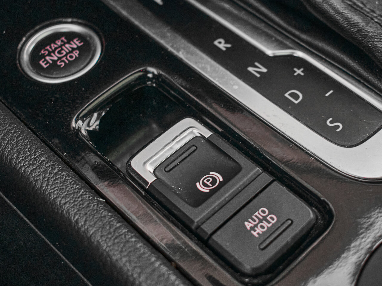 Купить Volkswagen Touareg 3.6 AT (249 л.с.) 4WD, 2011 в Екатеренбурге