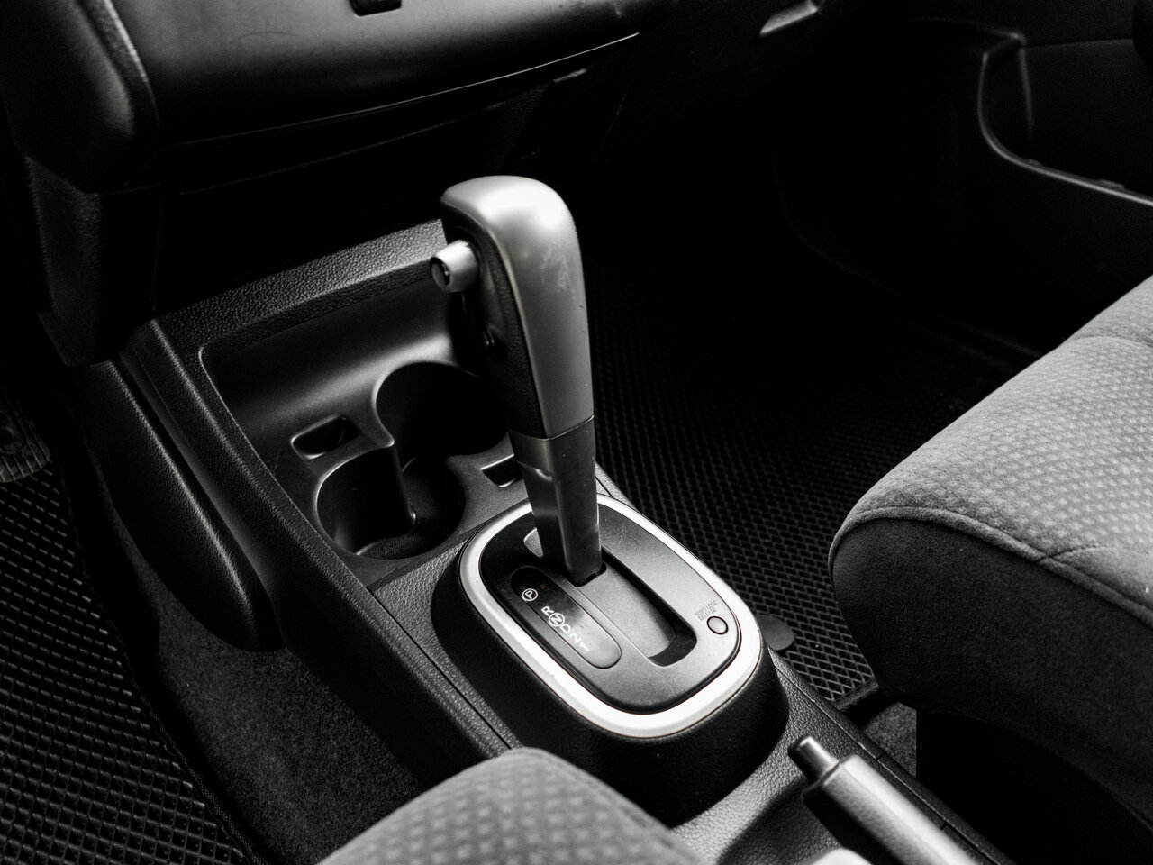 Купить Nissan Tiida 1.6 AT (110 л.с.), 2012 в Екатеренбурге