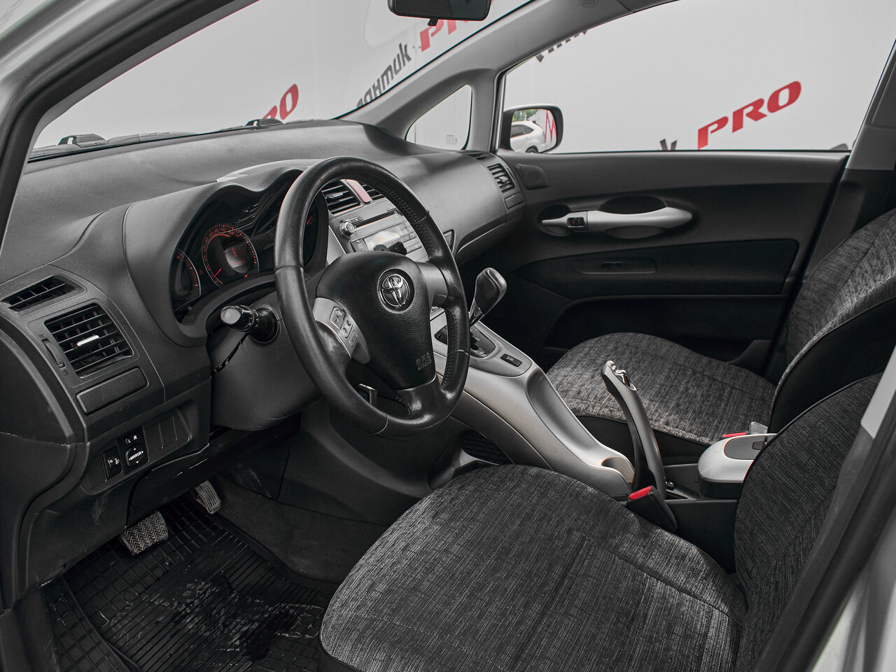 Купить Toyota Auris 1.6 AMT (124 л.с.), 2008 в Екатеренбурге