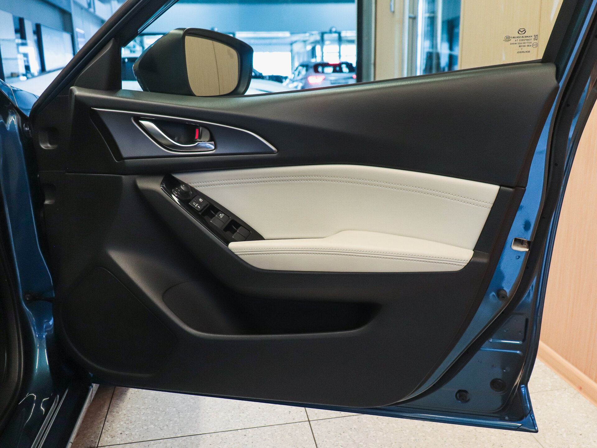 Mazda Axela 2017 9