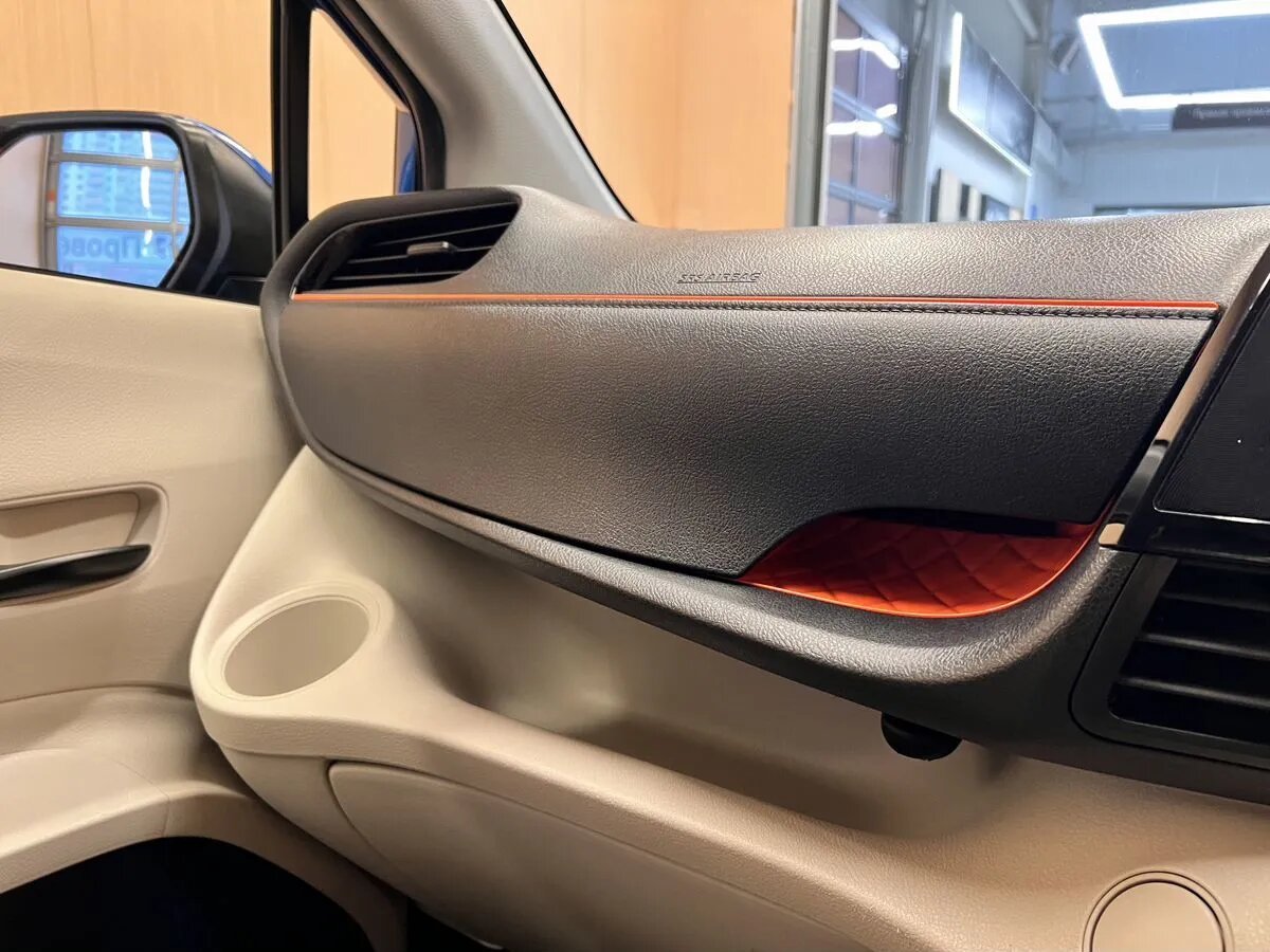 Toyota Sienta 2018 13