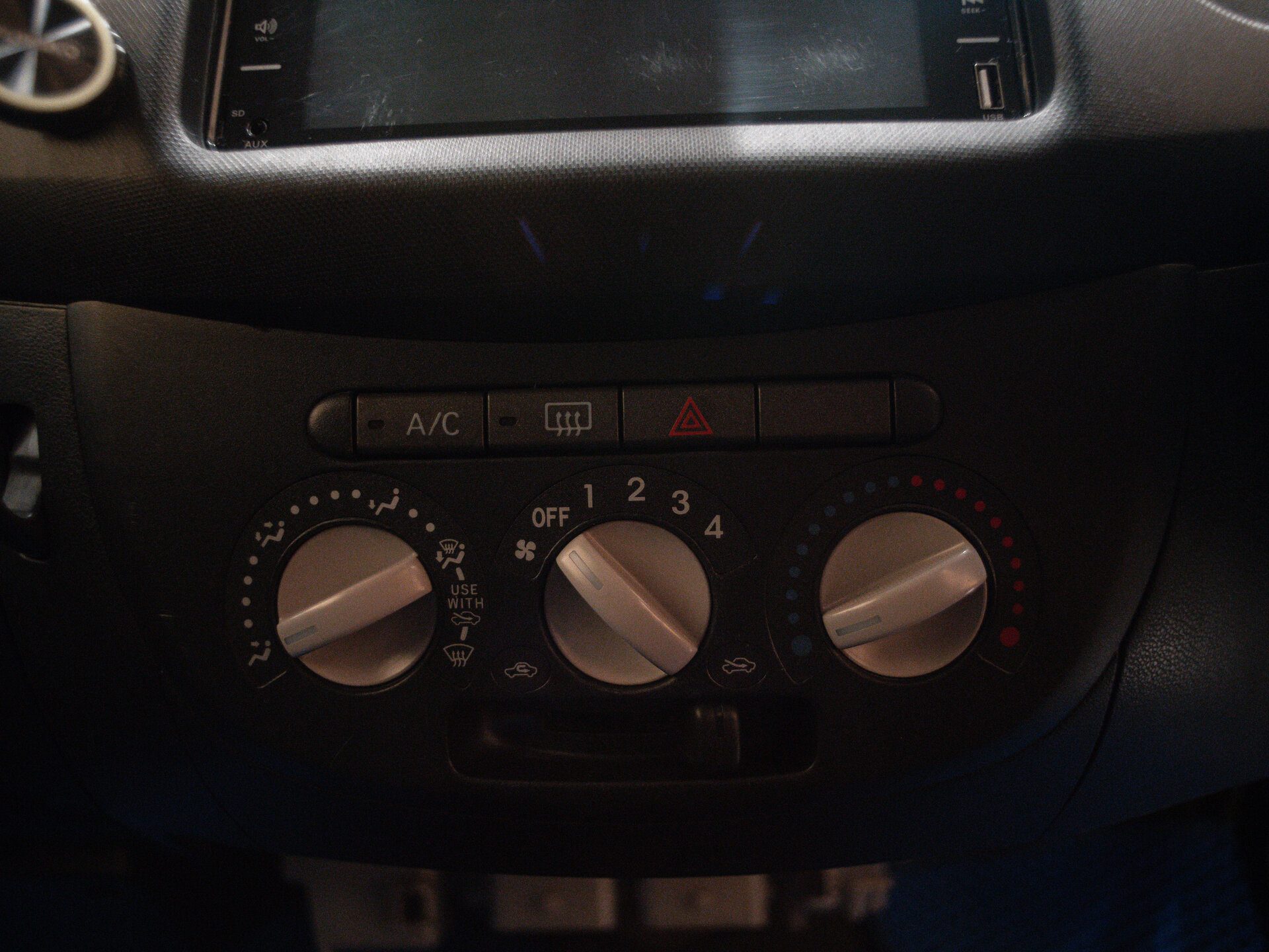 Daihatsu Esse 2011 12