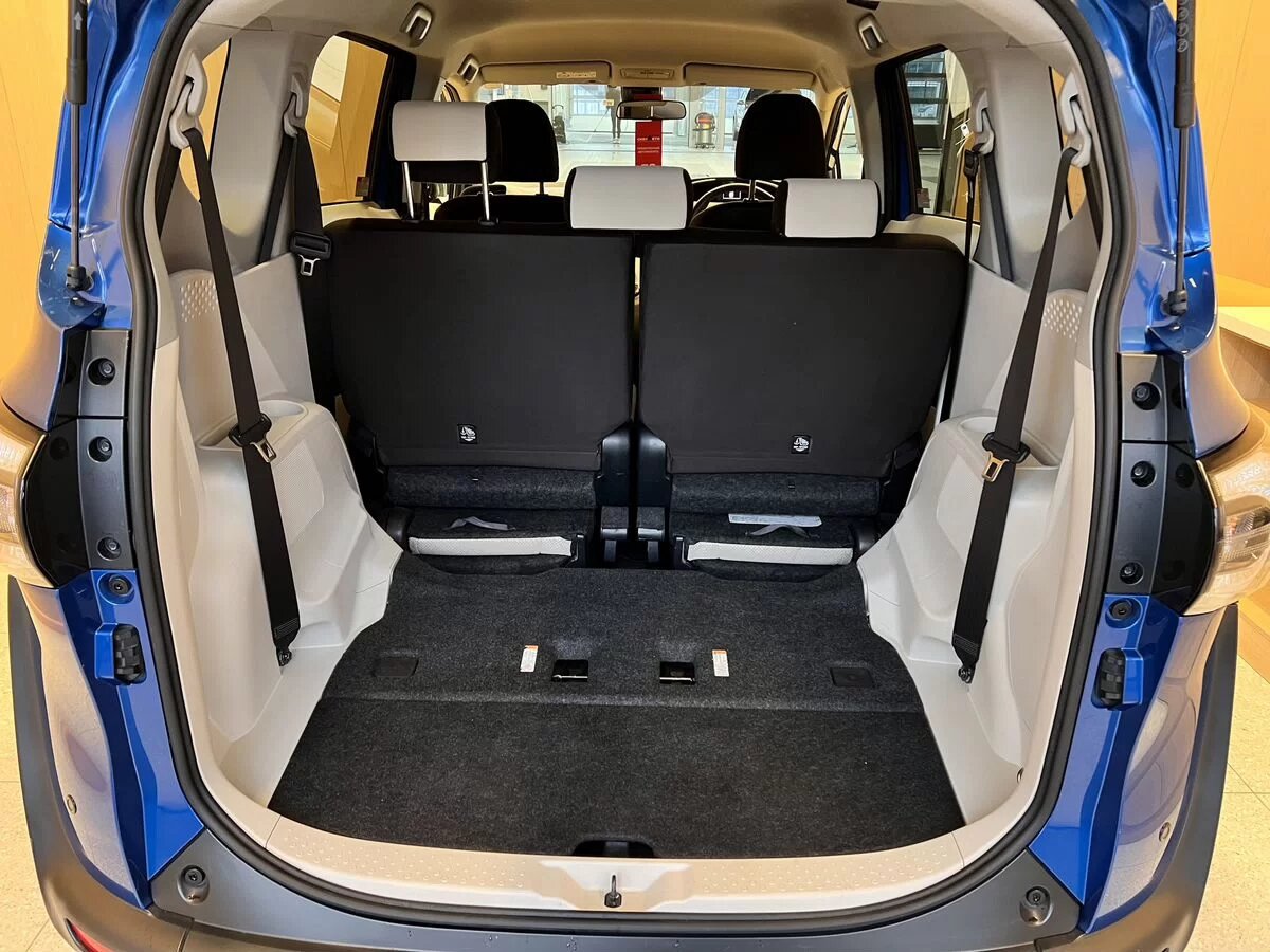 Toyota Sienta 2018 24
