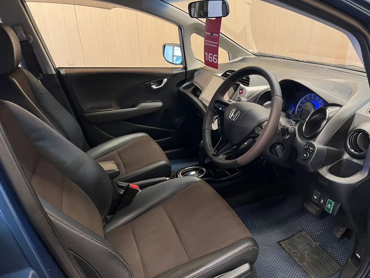 Honda Fit Shuttle 2012 11