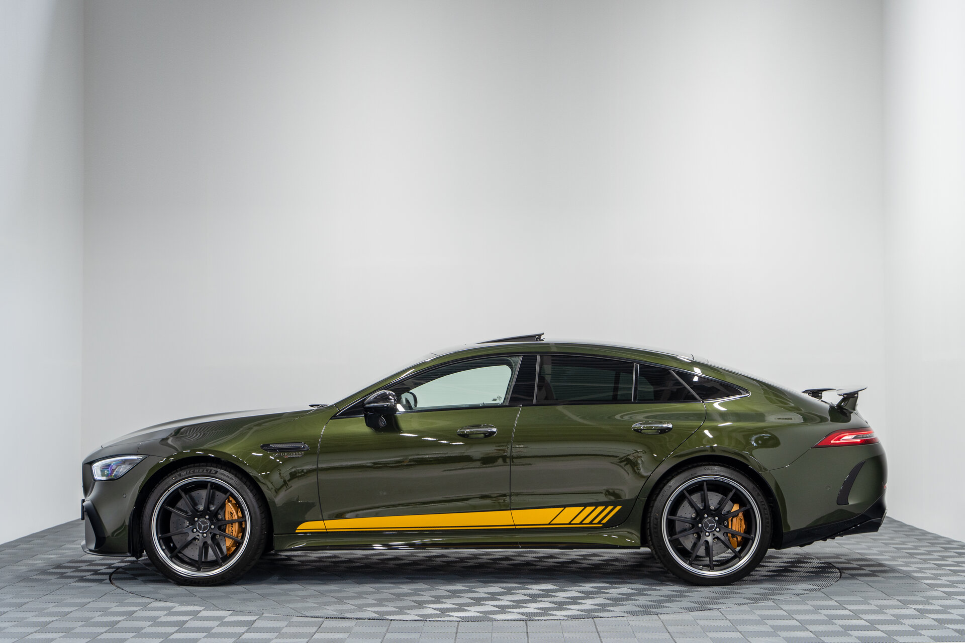 Автомобиль Mercedes-Benz AMG GT 63 S E Performance 4.0hyb AT (843 л.с.) 4WD - 15