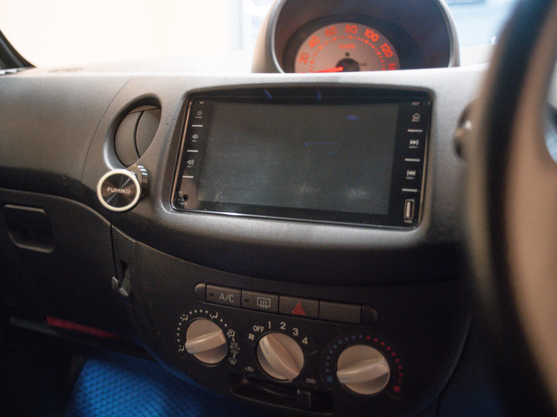 Daihatsu Esse 2011 10