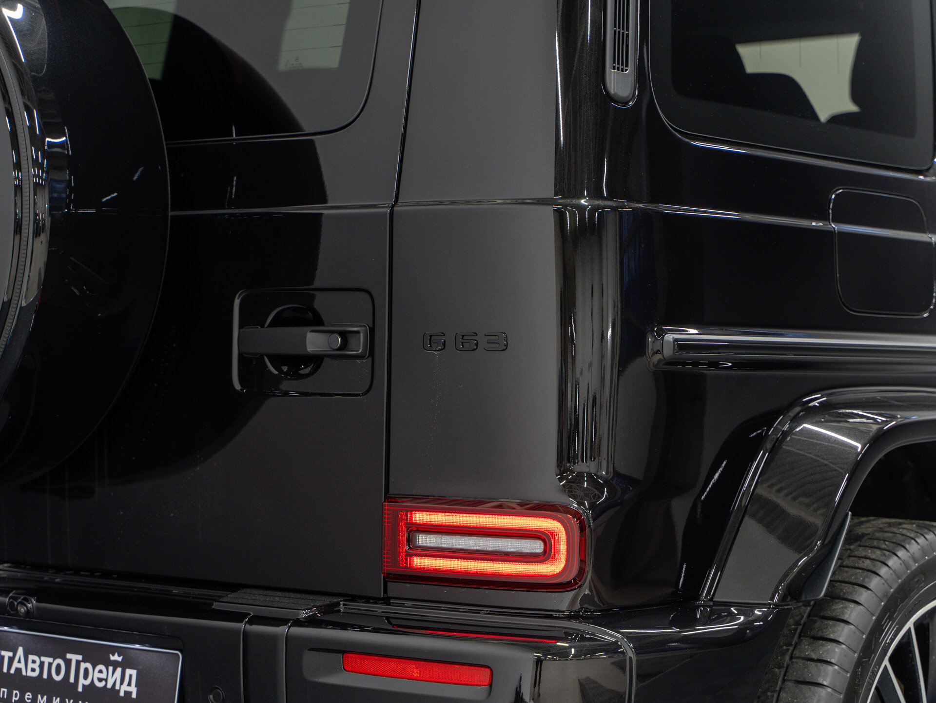 Автомобиль Mercedes-Benz G-Класс AMG 63 AMG 4.0 AT (585 л.с.) 4WD - 9