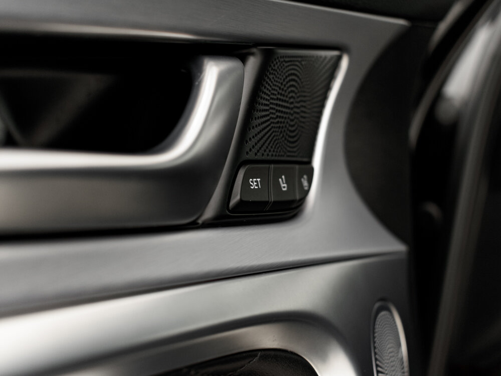 Купить Genesis G70 2.0 AT (252 л.с.), 2018 в Екатеренбурге