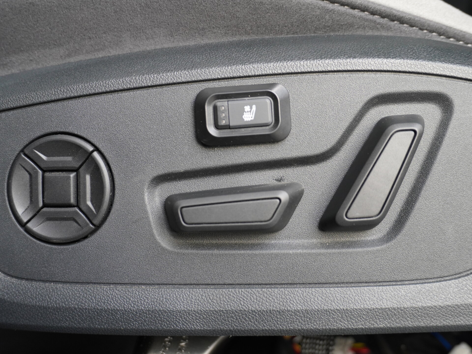 Автомобиль Audi Q3 45 TFSI 2.0 AMT (220 л.с.) 4WD - 10