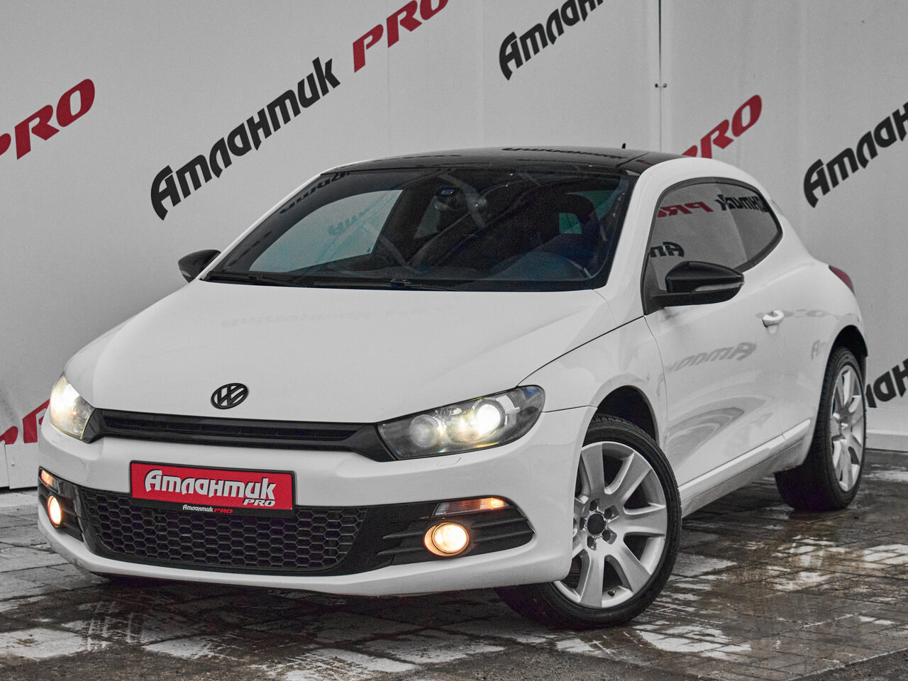 Купить Volkswagen Scirocco 2.0 AMT (211 л.с.), 2011 в Екатеренбурге