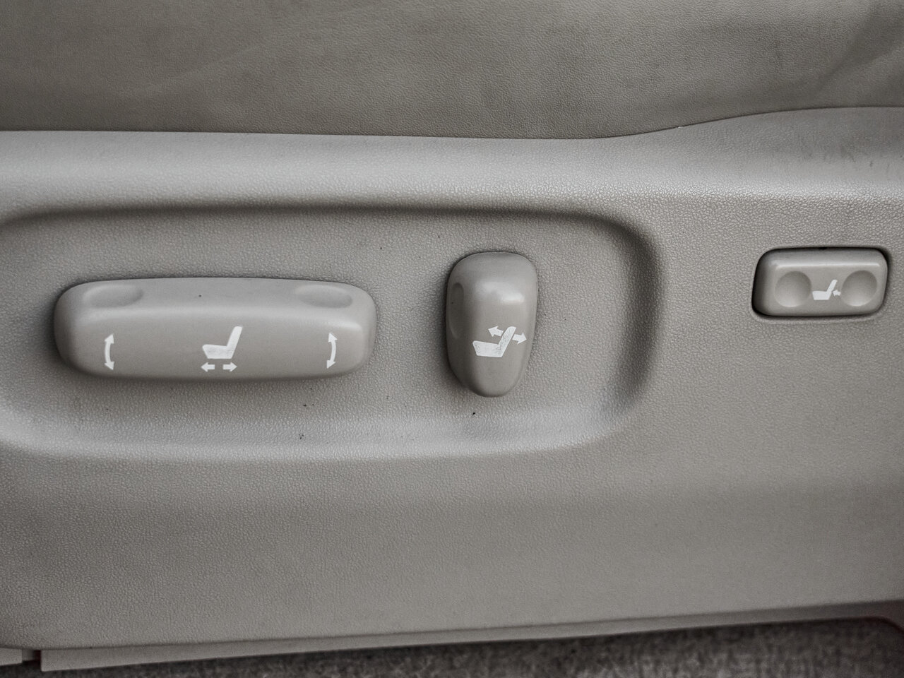 Купить Toyota Land Cruiser Prado 5-speed 4.0 AT (249 л.с.) 4WD, 2007 в Екатеренбурге