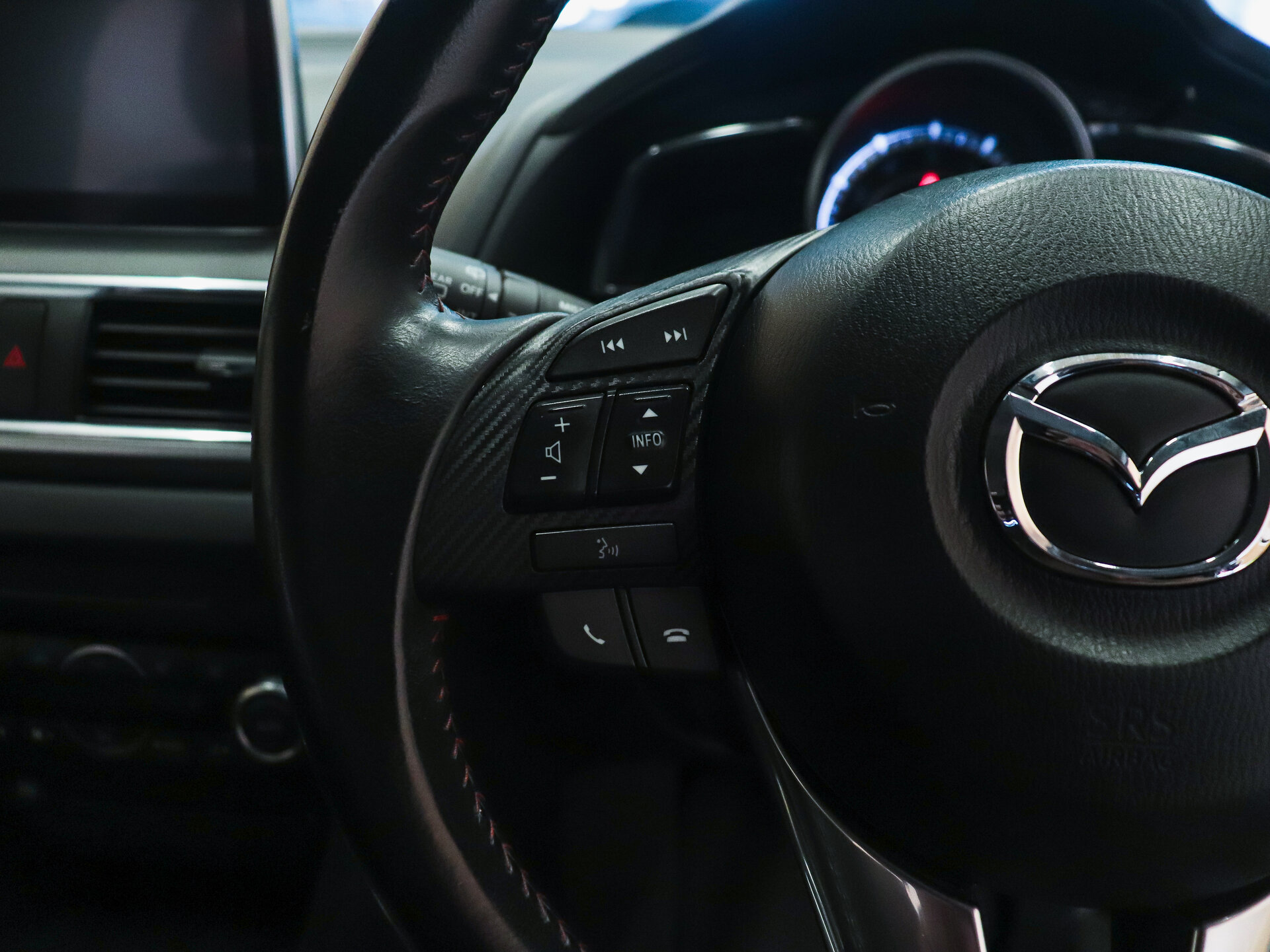 Mazda Axela 2016 12