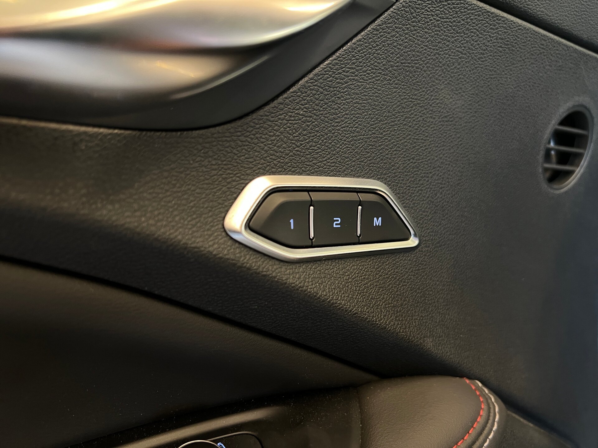 Geely Tugella 2022 7