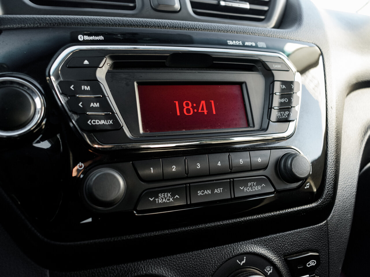 Купить Kia Rio 1.4 MT (107 л.с.), 2013 в Екатеренбурге