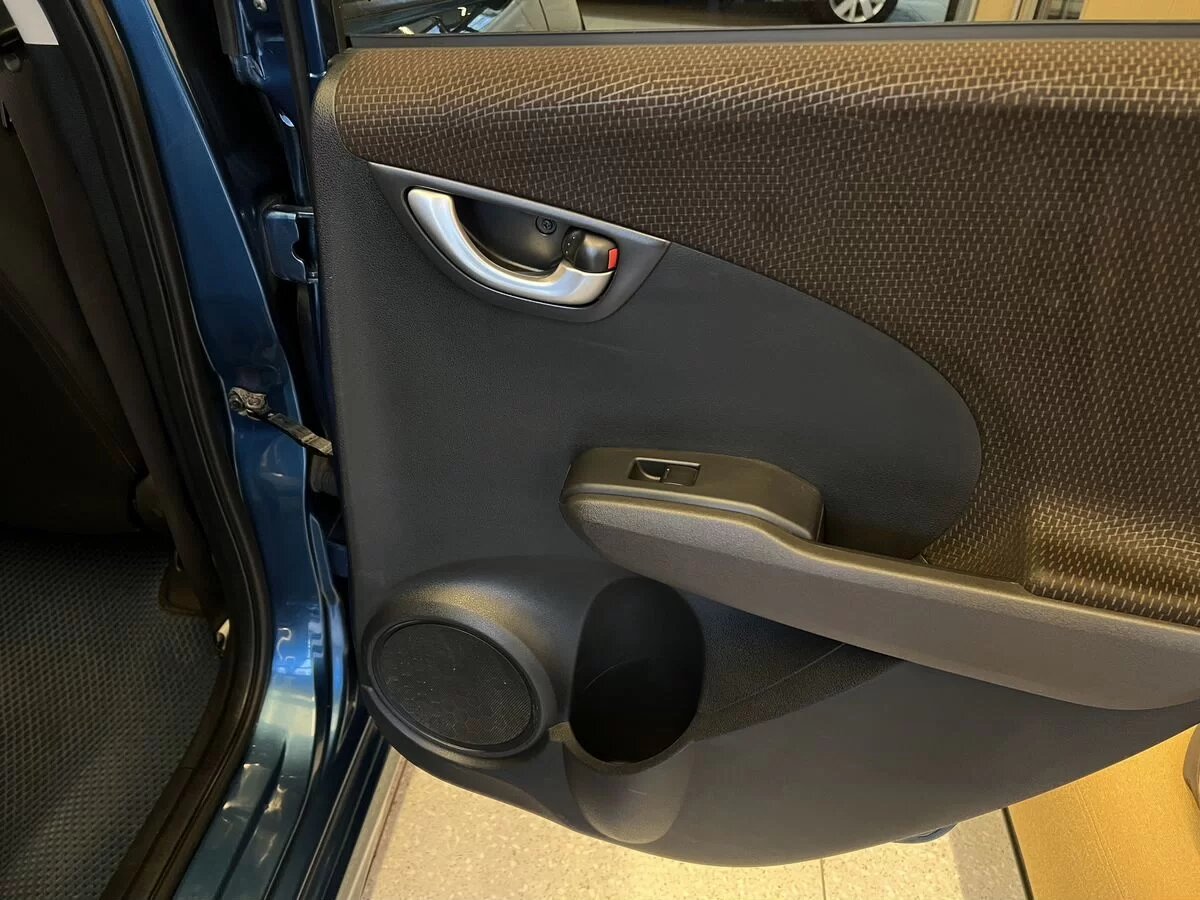 Honda Fit Shuttle 2012 17