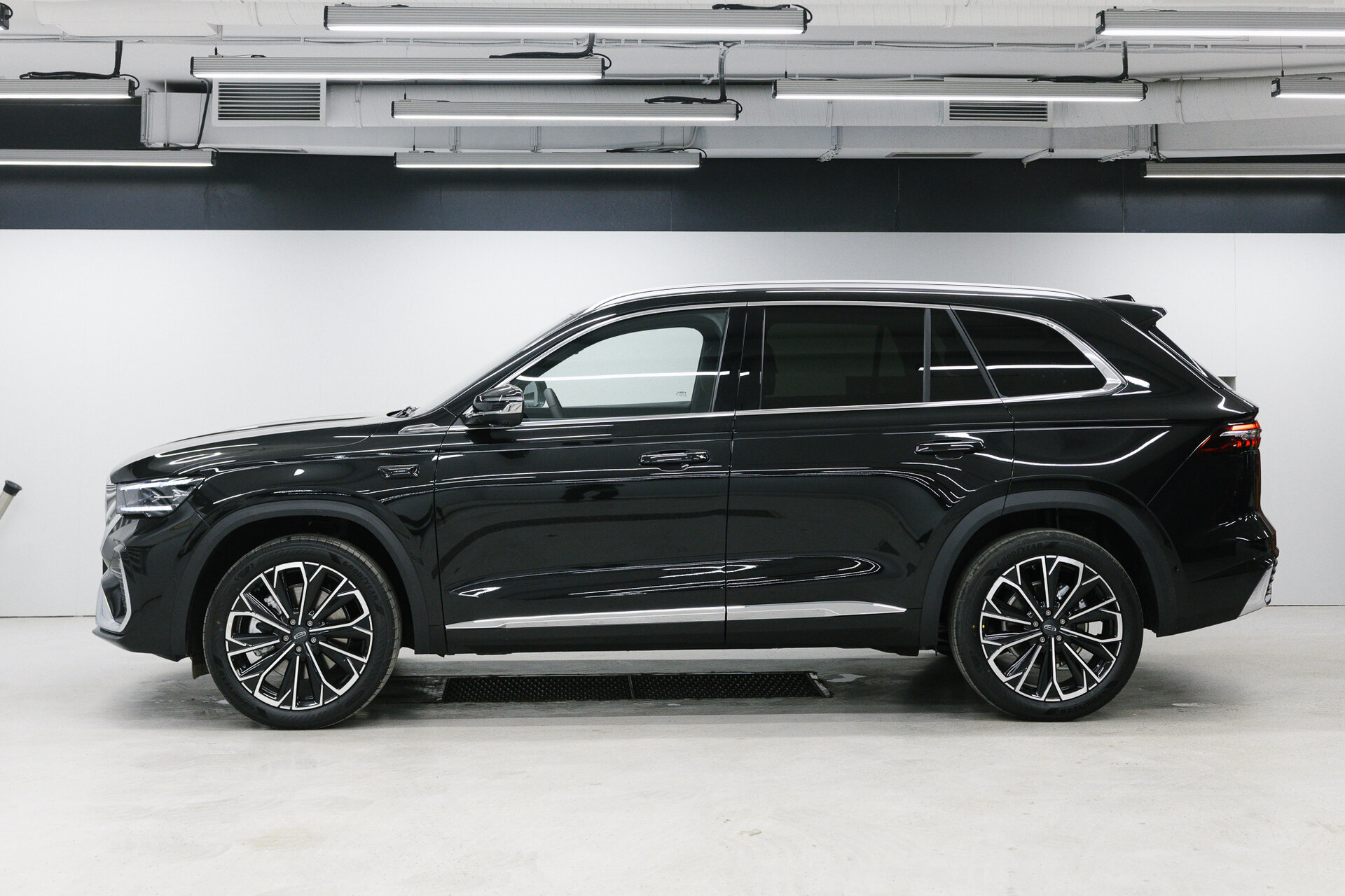 Geely Monjaro Full Moon (Xingyue L) — миниатюра 6