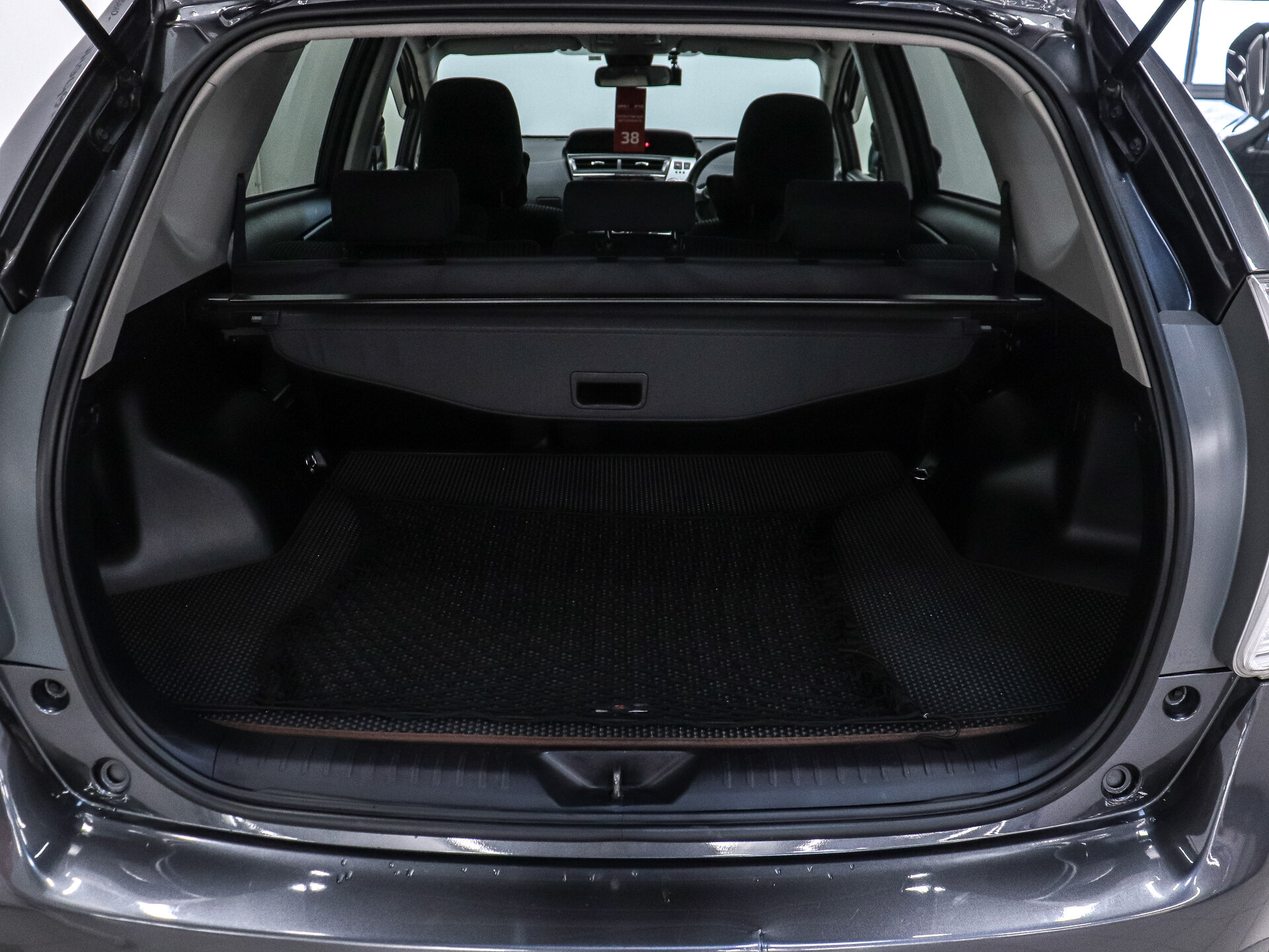 Toyota Prius Alpha 2018 22