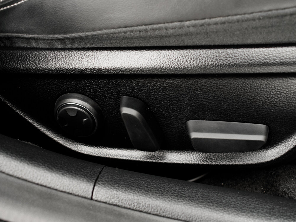 Купить Genesis G70 2.0 AT (252 л.с.), 2018 в Екатеренбурге