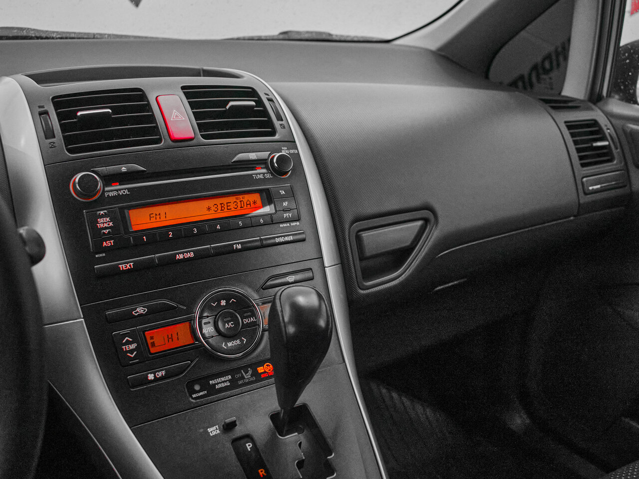 Купить Toyota Auris 1.6 AT (124 л.с.), 2012 в Екатеренбурге