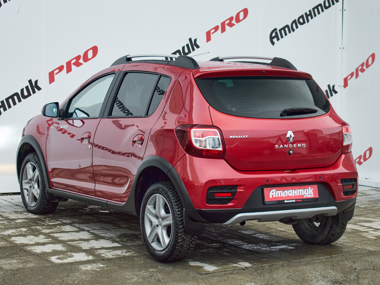 Купить Renault Sandero Stepway 1.6 AT (102 л.с.), 2017 в Екатеренбурге