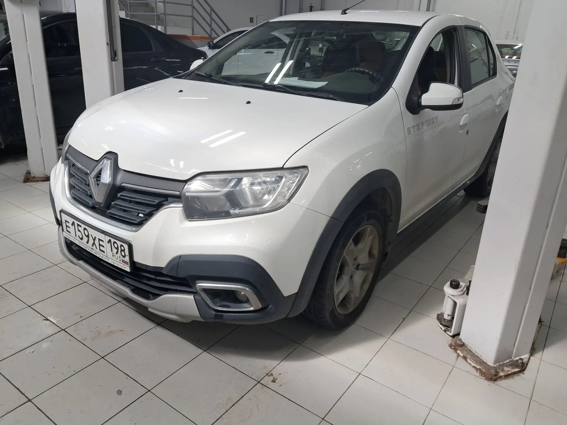 Renault Logan II Рестайлинг - 1